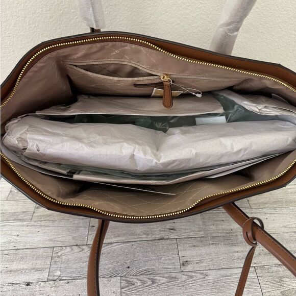 Michael Kors Avril Extra Large Tote NWT - Picture 9 of 13